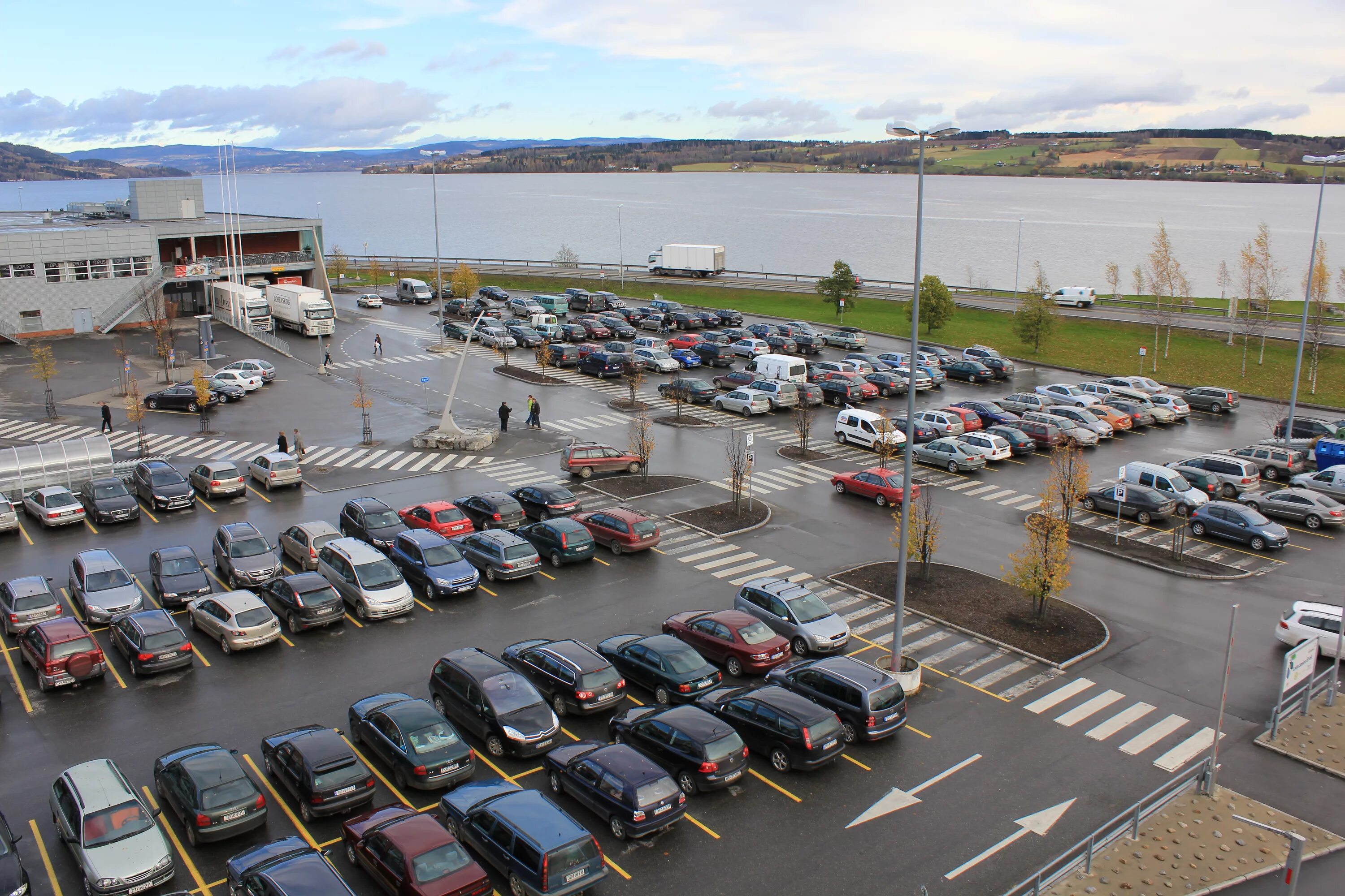 More parking lots. Парковка. Стоянка машин. Автосалон стоянка. Наземная парковка.