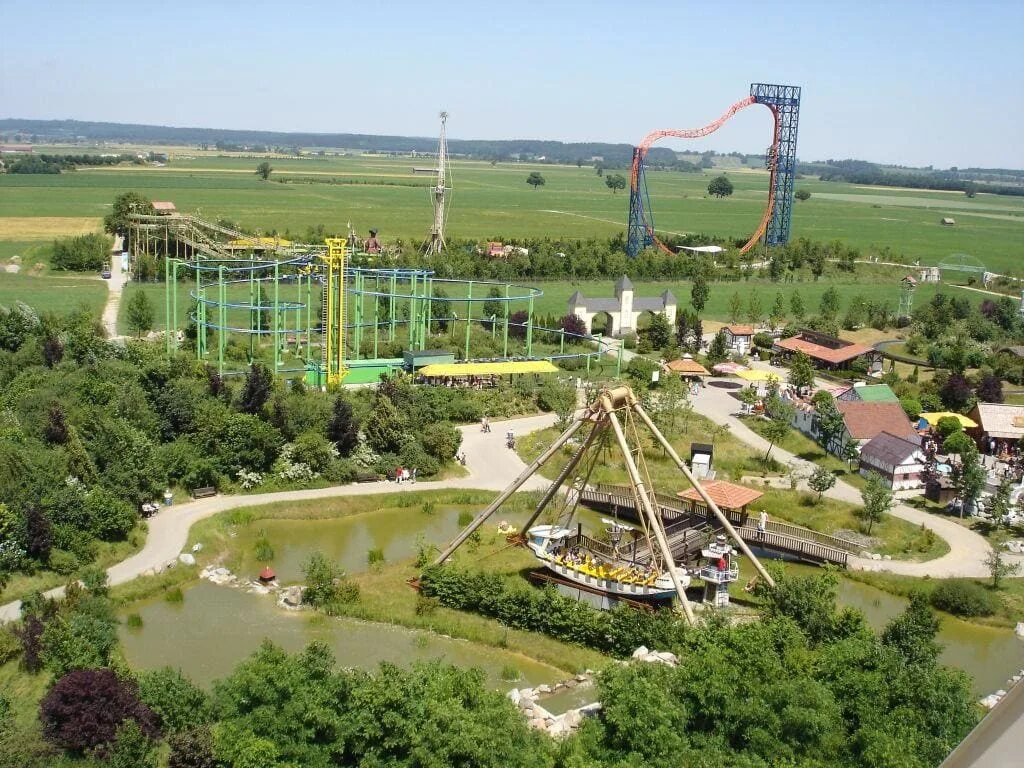 Большая лужайка в центральном парке в нью-йорке. Skyline park австрия. Скайлайн парк бишкек. Штутгарт аттракционы. Skyline park sky wheel.