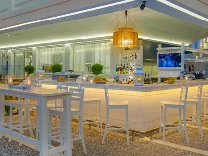 The beachfront hotel 4