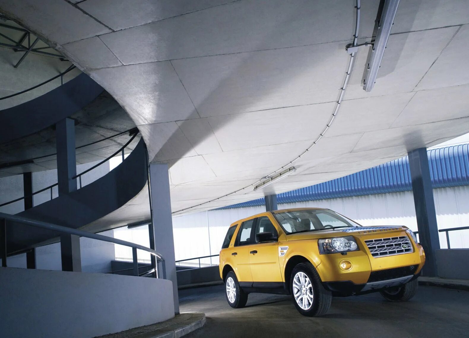 Фриландер. Ленд Ровер Фрилендер 2 поколения. Ленд Ровер Фрилендер поколения. Ленд Ровер Фрилендер 2 поколение 2011. Land Rover Freelander 2 желтый.