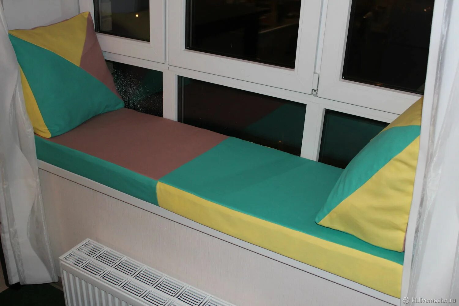 Подушка на подоконник. Мягкая сидушка на подоконник. Матрасик на подоконник. Матрас на подоконник. Матрас-подушка на подоконник.