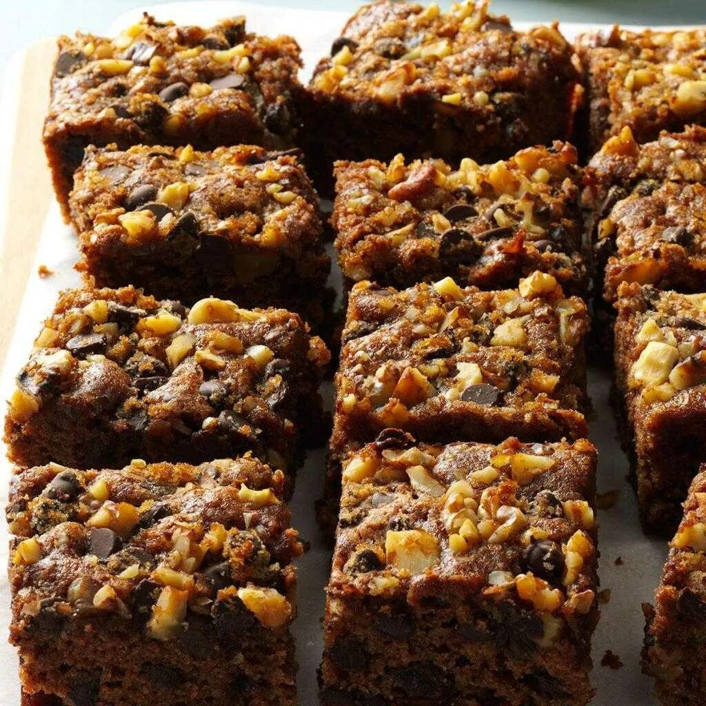 Польская мазурка выпечка. Мазурка пирог рецепт с орехами и изюмом. Кекс польская мазурка. Мазурка пирог рецепт с орехами и изюмом. Пирог мазурка с орехами и изюмом.