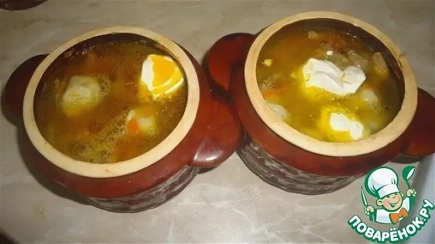 Пельмени амуры в горшочках. Амуры в горшочках духовке. Пельмени по амурски в горшочках. Пельмени в горшочке с сыром. Блюдо амуры в горшочках.