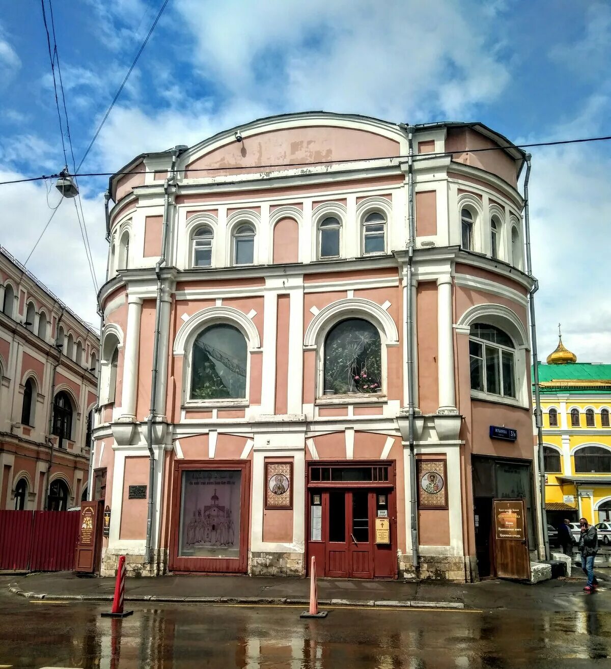 храм илии пророка на ильинке. храм пророка илии на ильинке. храм илии пророка на ильинке. улица ильинка храм ильи пророка. церковь ильи пророка в москве на ильинке.