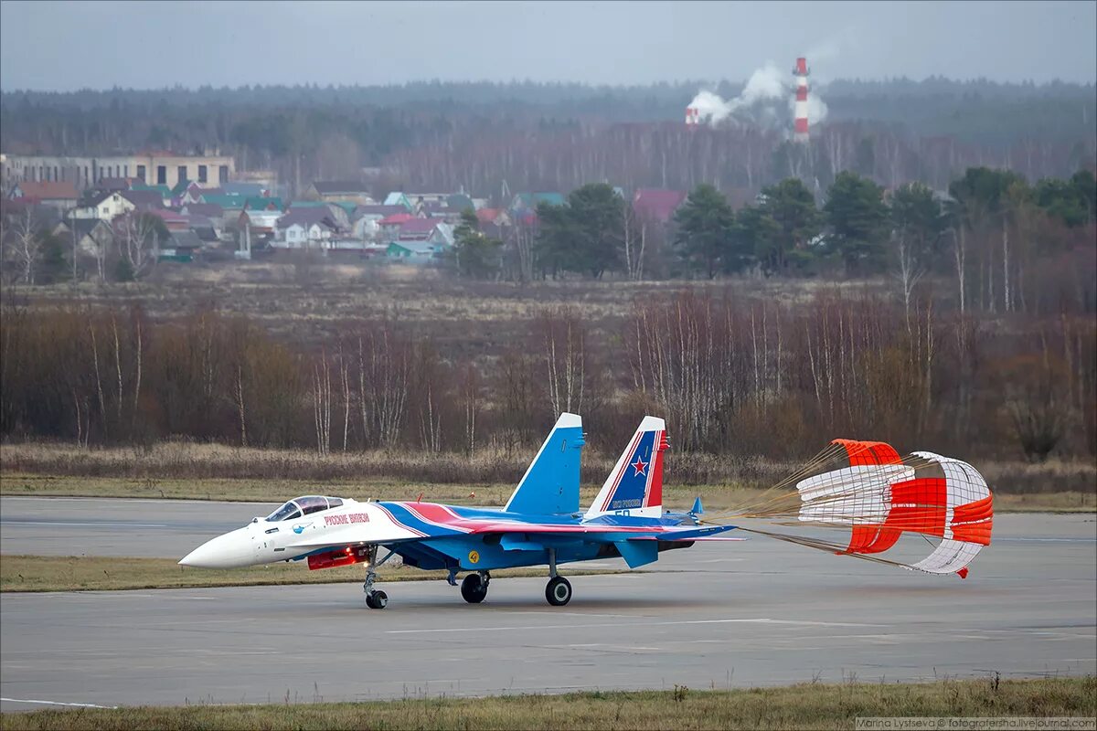 Русские витязи карелия. Су-35 русские Витязи. Су 35 Кубинка. Истребитель Су 27 русские Витязи. Су-35с русские Витязи самолет.