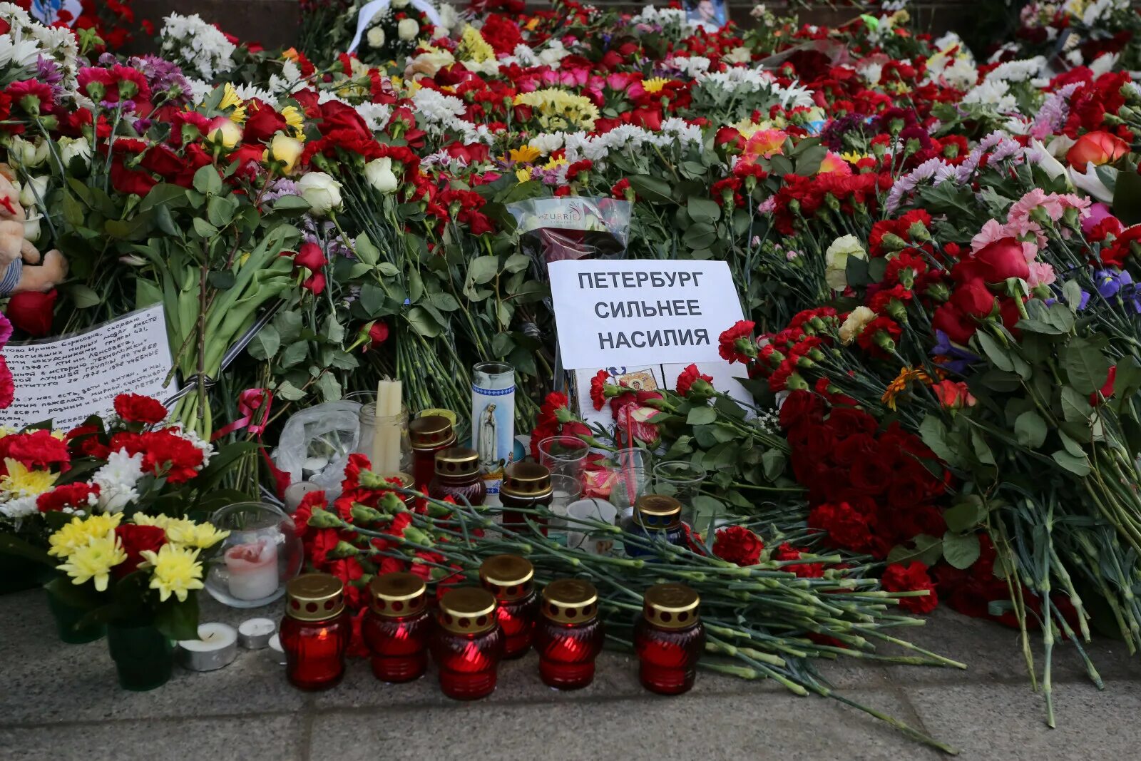 Взрыв в санкт петербурге пискаревка. 3 Апреля 2017 Санкт-Петербург. Теракт в Санкт-Петербурге 3 апреля. 3 Апреля 2017 года Питер теракт.