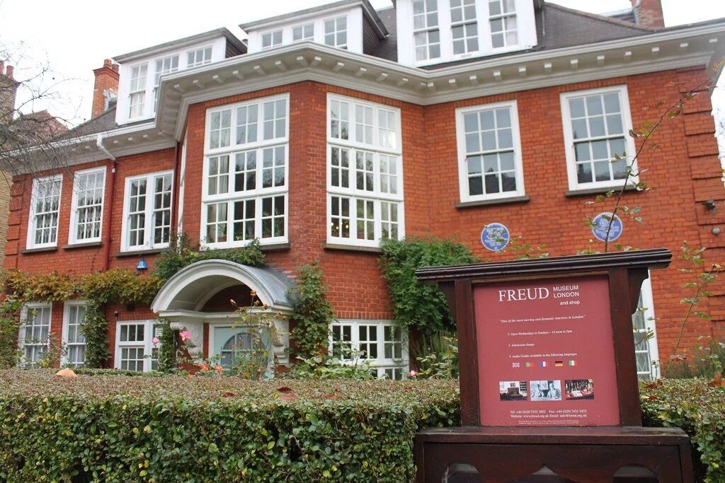 Музей зигмунда фрейда лондон. Дом музей зигмунда фрейда. Дом музей зигмунда фрейда. Фрейд дом. Кабинет зигмунда фрейда.