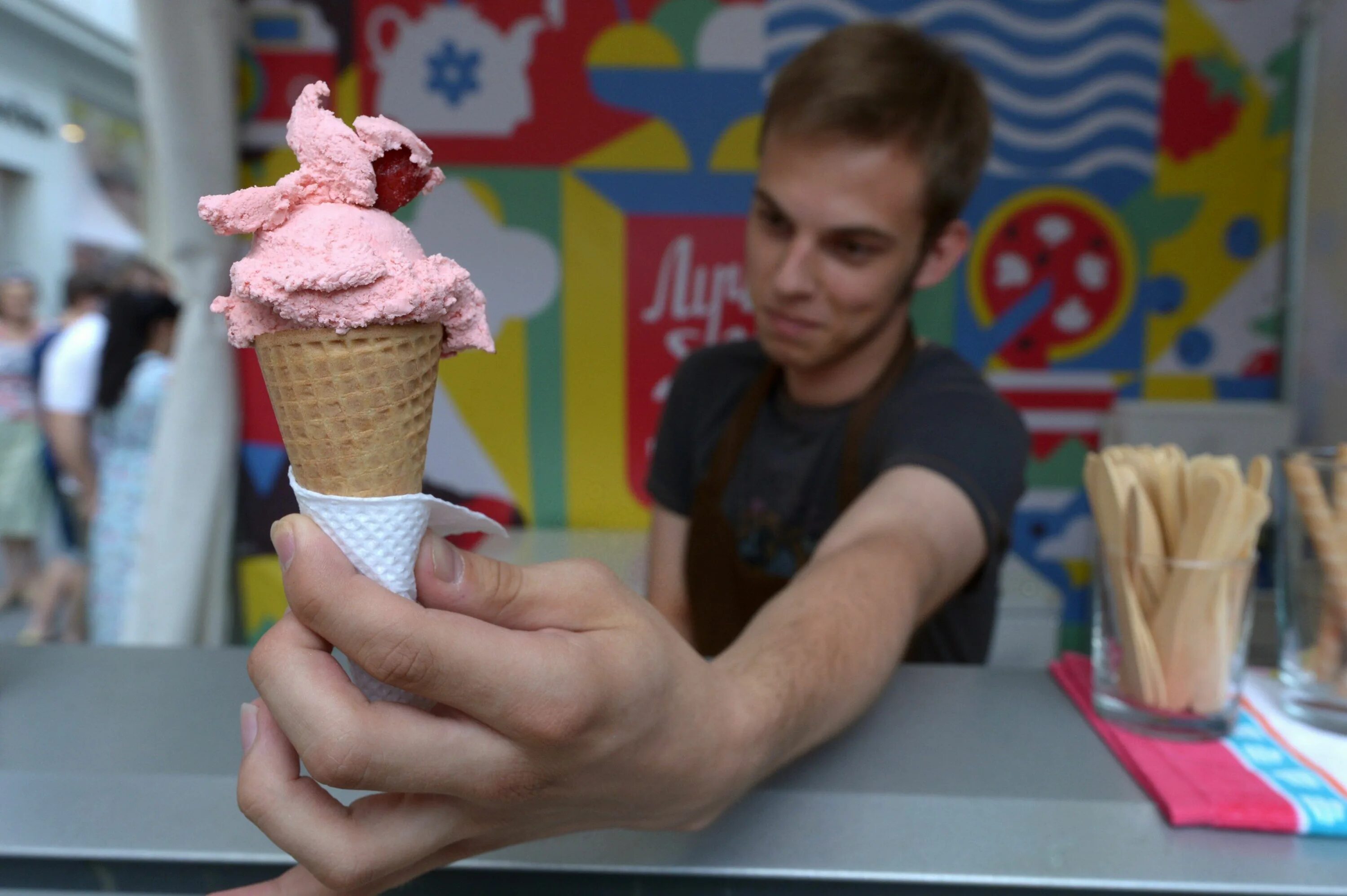 Видео про мороженщика. Фестиваль мороженого. Праздник мороженого. Московское мороженое. Мороженое фестиваль.