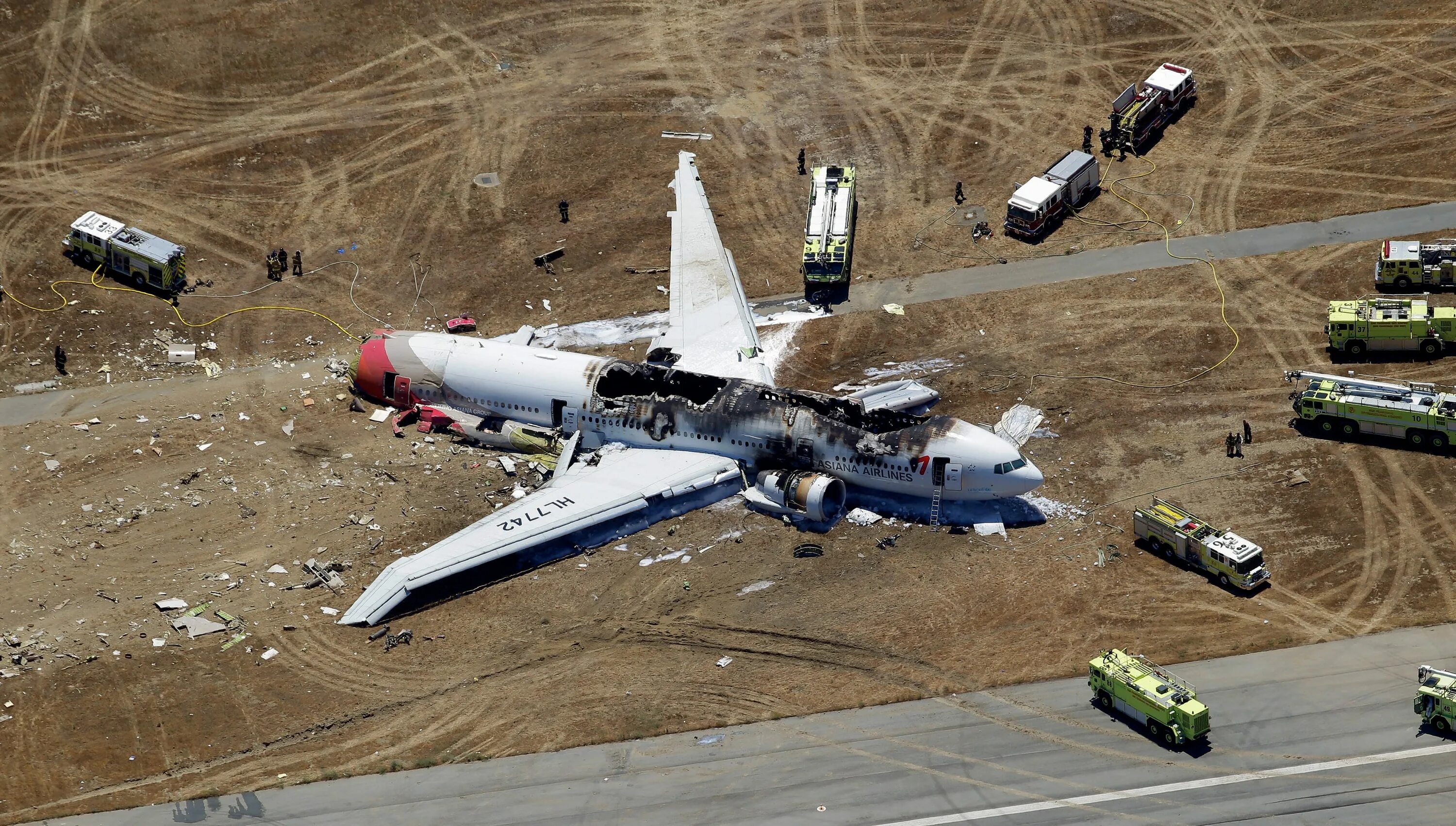 Боинг-777" авифкатастрофа. Asiana Airlines самолет крушение. Катастрофа Асиана Эйрлайнс.