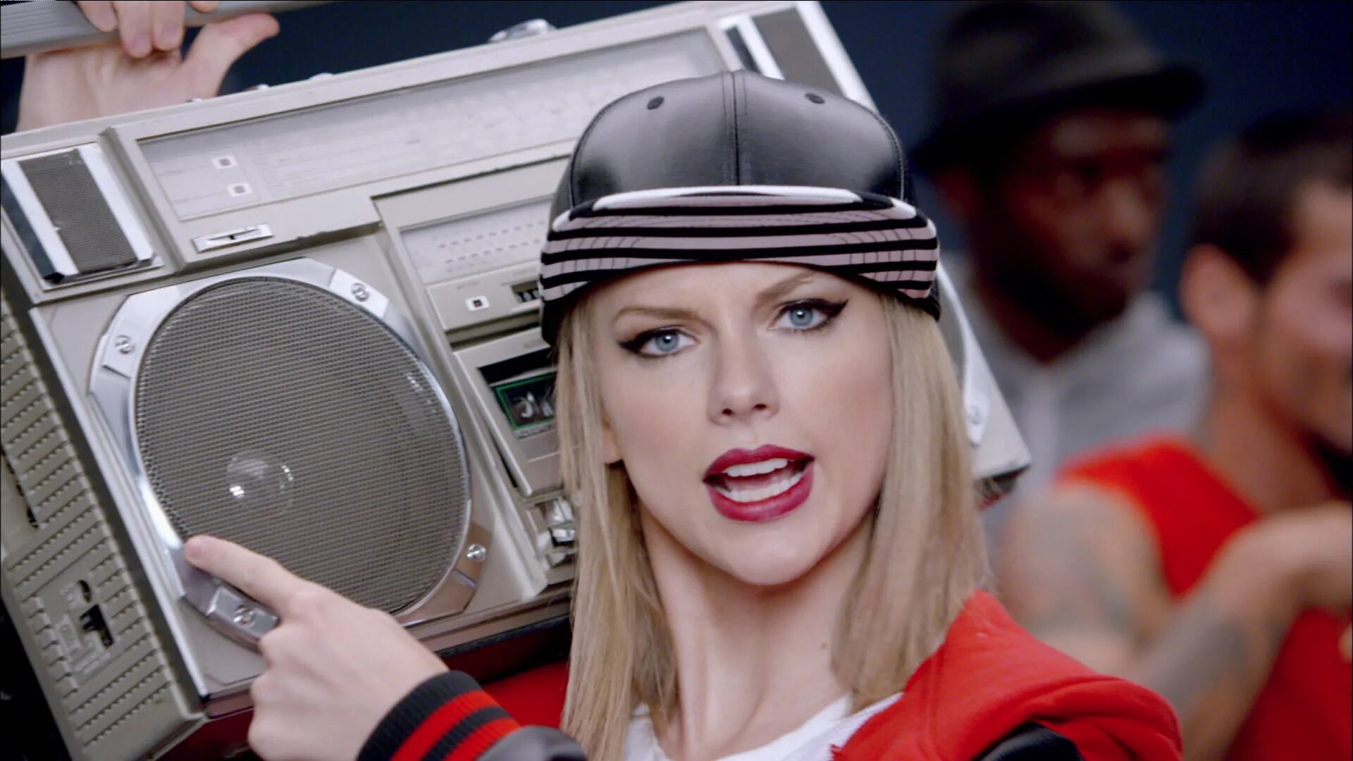 Swift shake it off. Тейлор свифт шейк. тейлор свифт shake it off. тейлор свифт клипы. тейлор свифт шейкит офф.