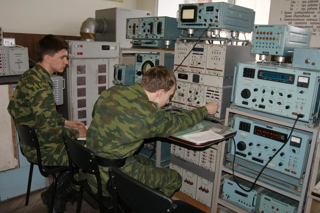 Р-415 радиорелейная станция. Р-414 радиорелейная станция. Радиорелейная станция 409. Р-140 радиостанция зас аппаратура.
