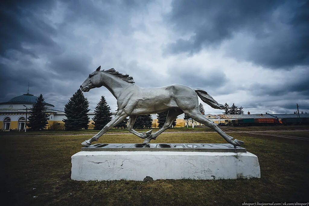фигуры коней на вднх. в каком городе памятник кони. «укротители коней», аничков мост, клодт п. в каком городе памятник кони. в каком городе памятник кони.