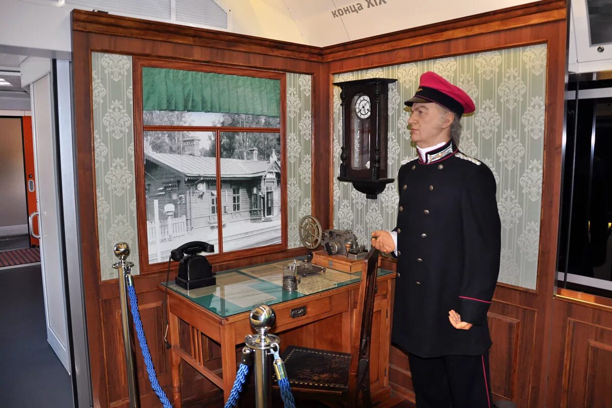 Робинзон зеленоград. Кафе робинзон красноярск на железнодорожников. С днем железнодорожника локомотив. Робинсон r44 raven. Робинзон железнодорожников.