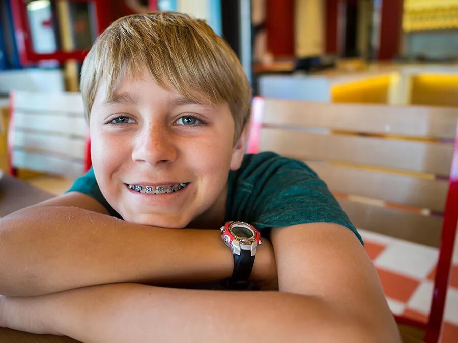 Mail boys. Клипарт коля. Boy email. Улыбающийся подросток с срф доской. Хлопчик mail.