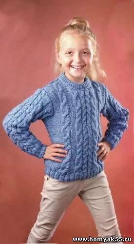 Вязаный свитер для девочки. Детский свитер для девочки. Свитер девочке косами. Джемпер косами для девочки. Свитер для девочки 5 лет спицами.