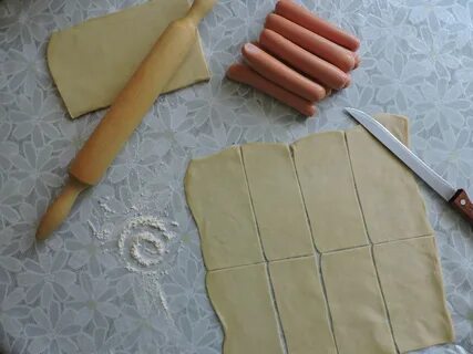 Способы заворачивания сосисок в тесте