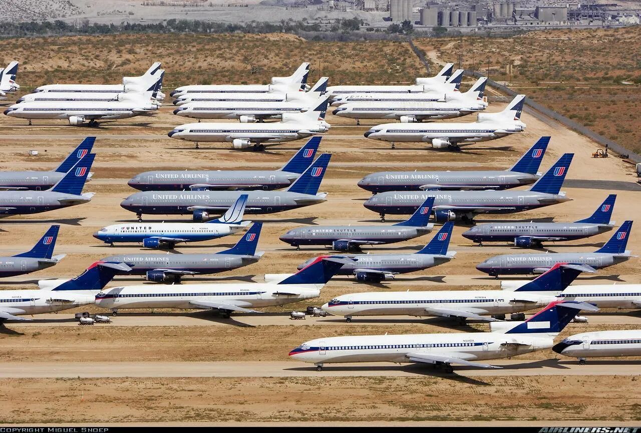 Самолет из россии в сша. Кладбище самолетов Боинг 747. Пустыня Мохаве кладбище самолетов. Кладбище самолетов в США В пустыне Мохаве. Стоянка самолетов в пустыне Мохаве.
