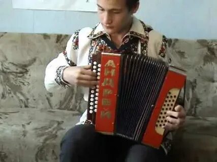 Течет ручей гармонь