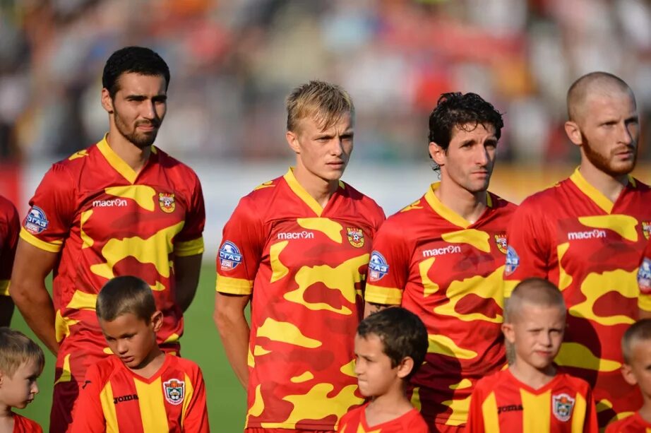 форма псж 16-17. расцветки футбольной формы. футбольные цвета команд. форма барселоны 2016 2017. футбольная форма команд.