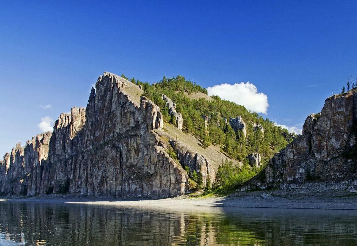 Природный парк Ленские столбы. Парк Ленские столбы Якутия. Река Лена Якутия Ленские столбы. Национальный парк «Ленские столбы» в Якутии (Россия). Легенды мест россии