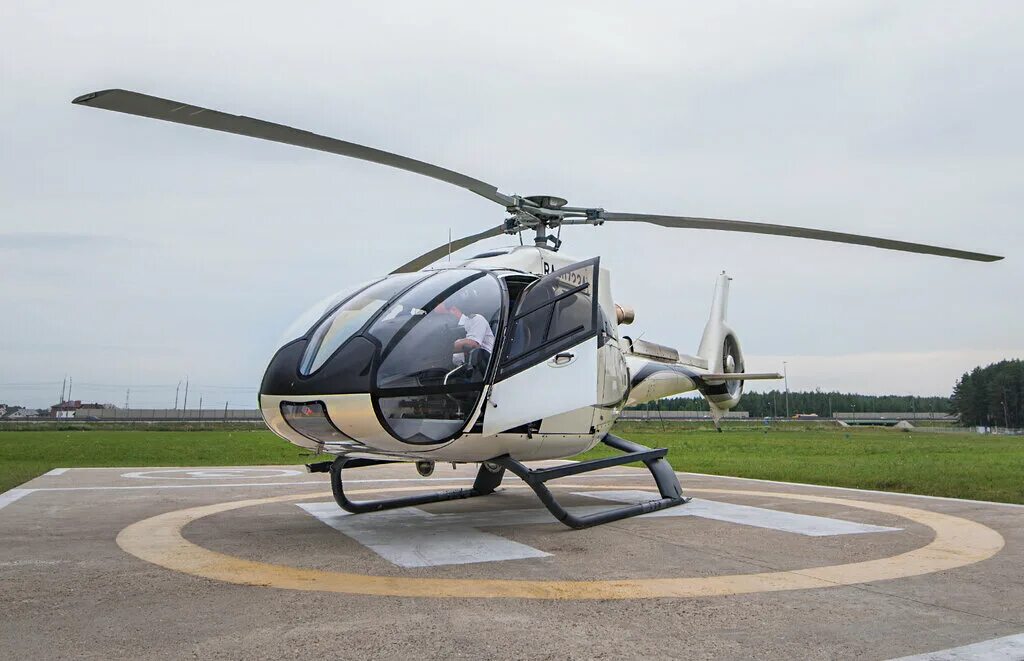 Такси вертолет москва. Eurocopter ec130. Ec130 Helicopter вертолет. EC 130 вертолет Airbus Helicopters. Вертолет Eurocopter ec130 Азимут.