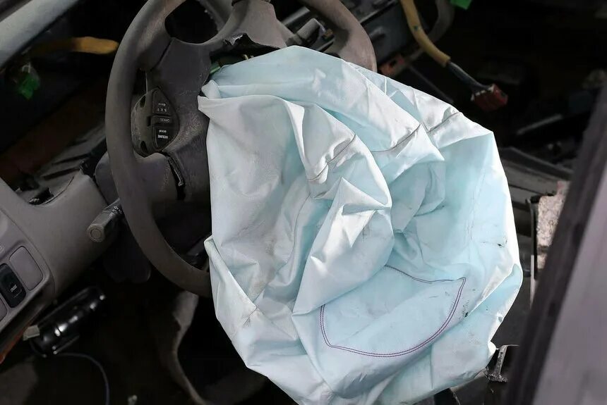 Takata подушки безопасности. Стреляные подушки безопасности. Сработавшие подушки безопасности. Срабатывание подушек безопасности.