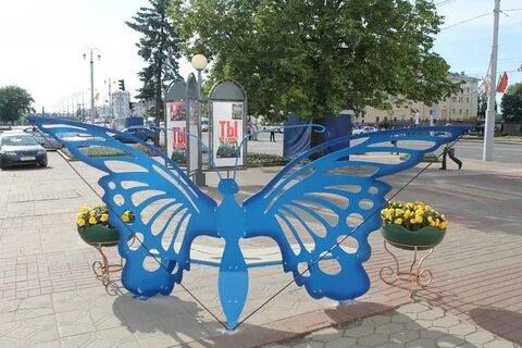 Скамейки змейки на трехсвятской