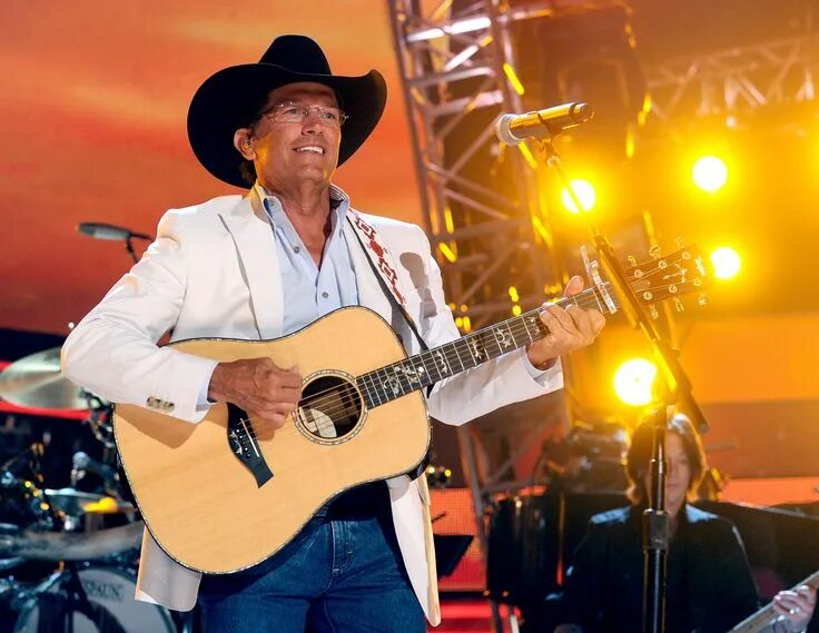 Американский певец кантри. George strait 1920 x 1080. Джордж стрейт с семьей. Джордж харви. George страна.