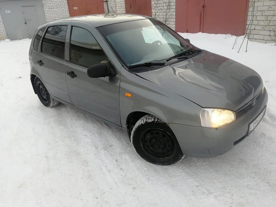 Старый ржавый фиат. Окалина автомобиль. Окалина на окне. Окалины на кузове авто. Двухместная ока.