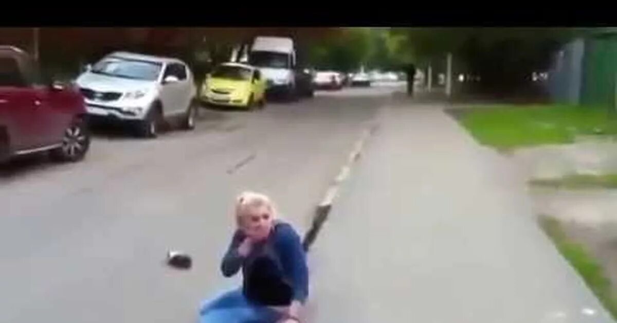 Ударила девочку по лицу. Ударила девочку по лицу