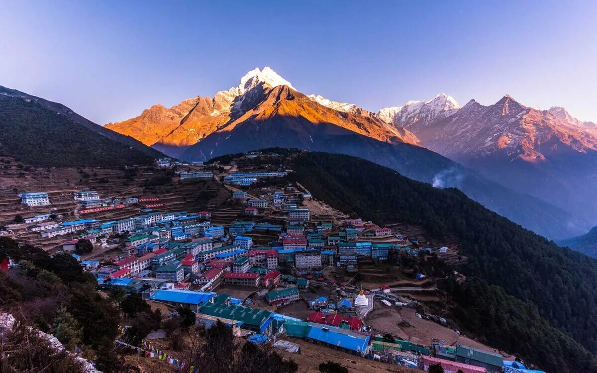 Намче базар Непал. Намче базар Эверест. Национальный заповедник Сагарматха, Непал. Национальные парки Сагарматха, Непал..
