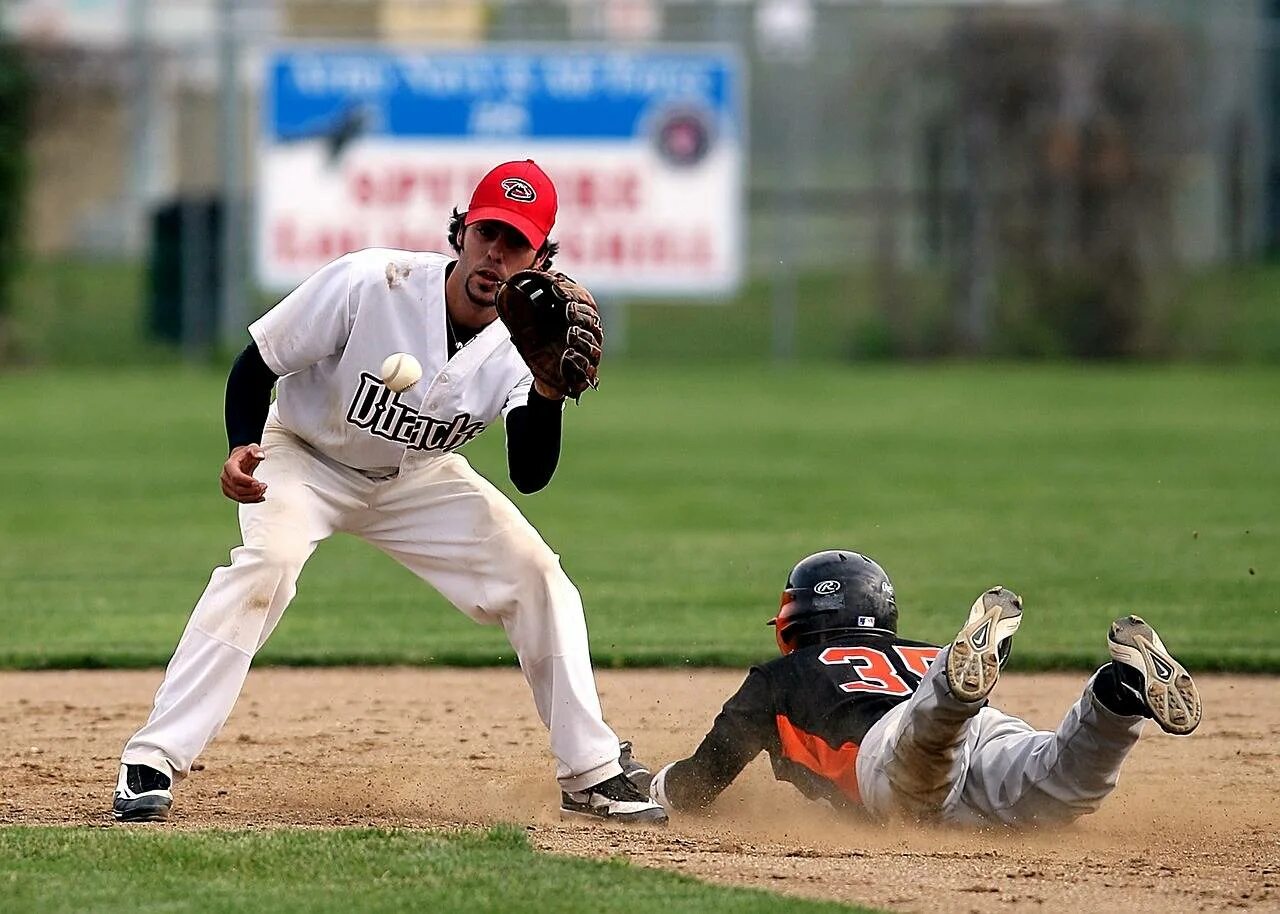 Бейсбол 4. Питчер в бейсболе. Бейсбол MLB корейцы питчеры. Baseball Base. Бейсбол бросок.