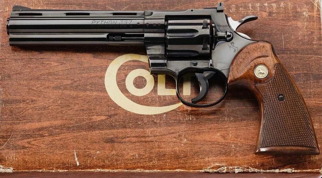 Colt python 6. Револьвер питон 357. револьвер питон 357 магнум. револьвер кольт питон 357. револьвер colt python 357 magnum.