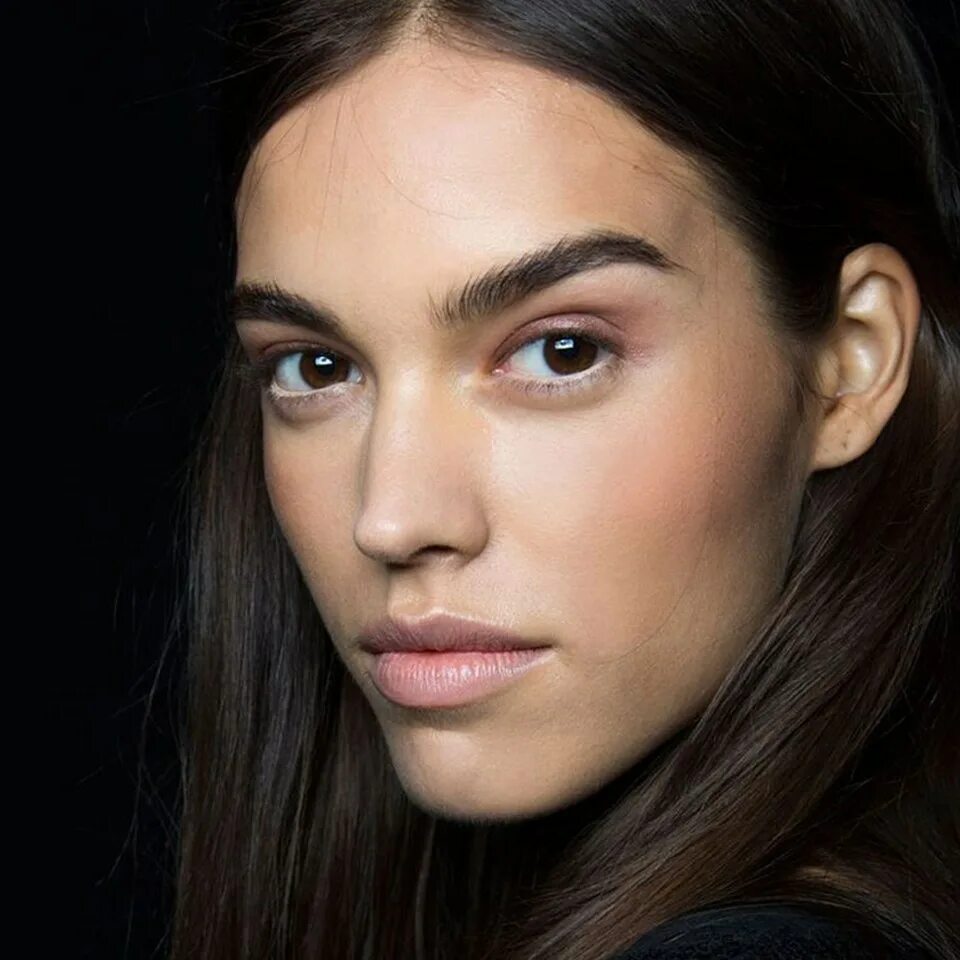 оливковый цвет лица. Adrianne ho instagram. макияж для оливковой кожи. смуглая оливковая кожа. оливковый цвет лица.