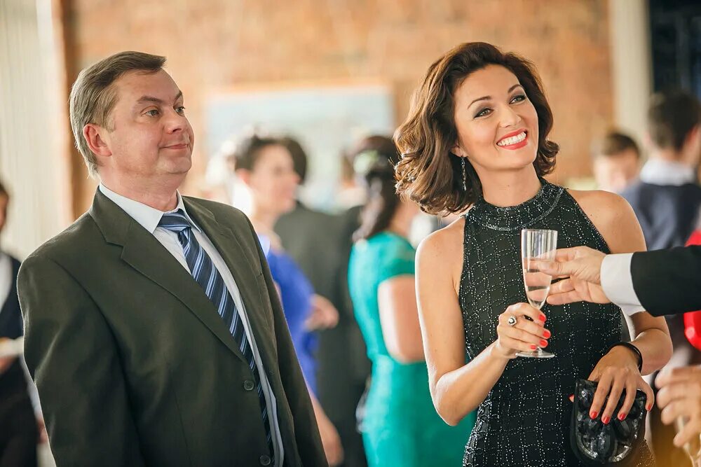 группа женщин палец вверх. сериал марафон для 3 граций. три лани на алмазной тропе сериал. три подруги в поисках денег и счастья. три лани на алмазной тропе 2016.