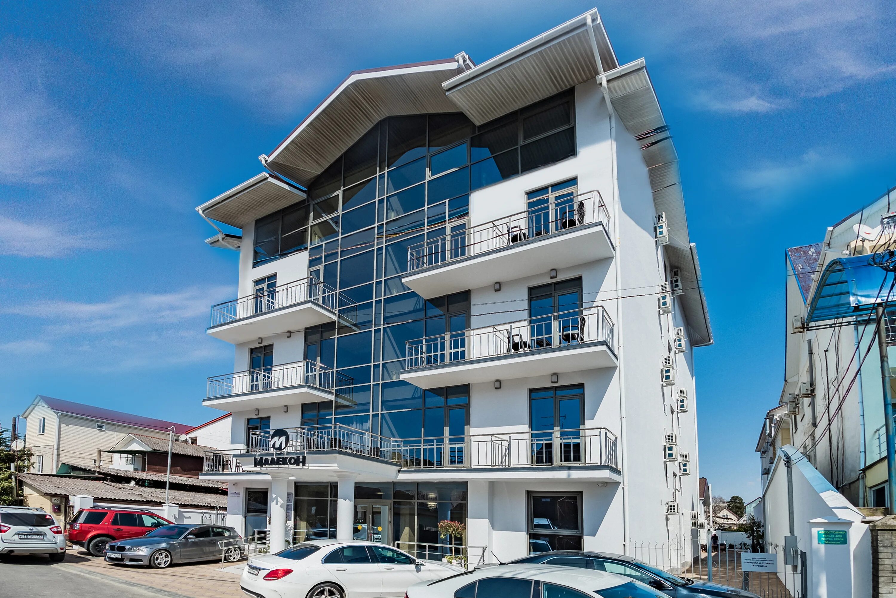 Адлер талассо крупской 20а отель. Адлер отель берег ул просвещения. Малекон отель сочи. Маяк дом адлер. Отель маяк сочи.