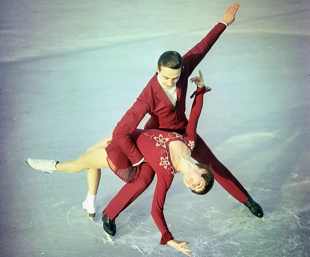31 декабря 1946 года родилась фигуристка, олимпийская чемпионка Людмила Пахомова
