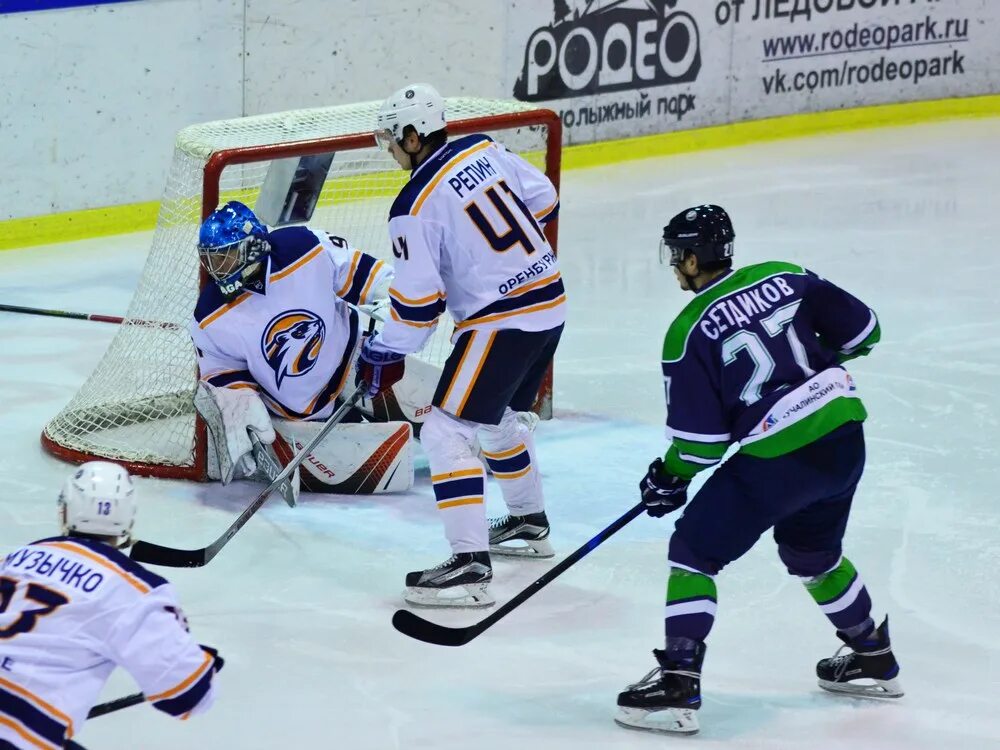 Форма хк горняк. Горняк учалы хоккей. Вхл горняк учалы. Горняк учалы хоккей логотип. Хоккейная команда горняк учалы.