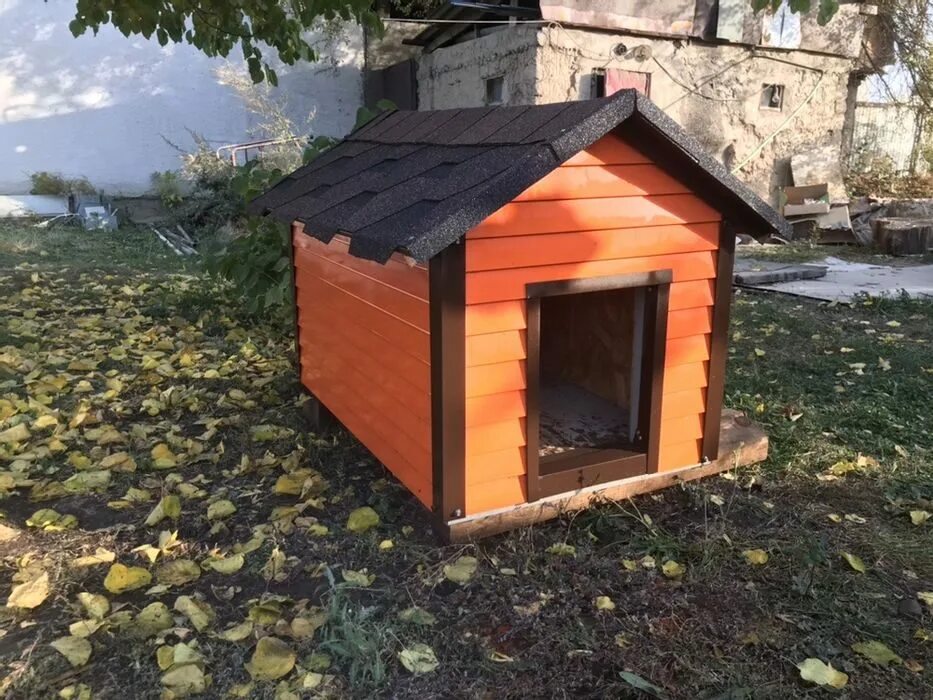 Собачья конура будка. Будки для собак краснодар. Будка с площадкой. Будка для лабрадора. Двухэтажная будка для собаки.