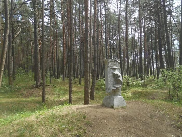 Смоленская обл гнездово. Гнёздово археологический памятник. Гнездовские курганы смоленск. Гнёздово смоленск курганы. Гнёздово музей заповедник.