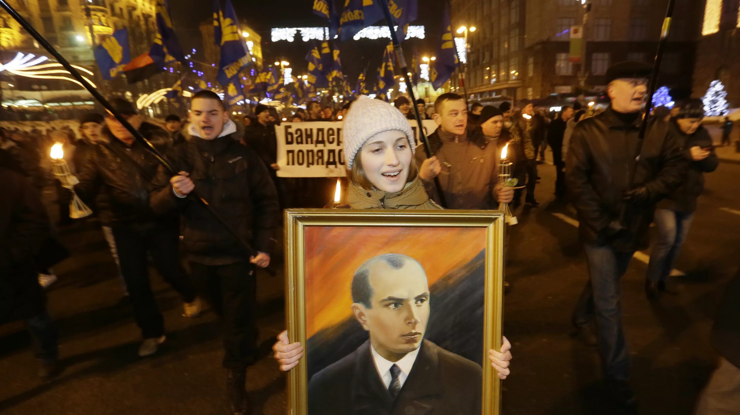 Украинские герои националисты. Бандеровцы там. Бандеровцы там. Парад ветеранов в киеве. Украинские герои националисты.