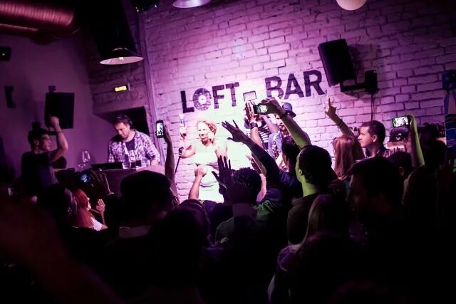 Let me club. Лофт для вечеринки. Тусовка в лофте. Loft для тусовок. Лофт пати.