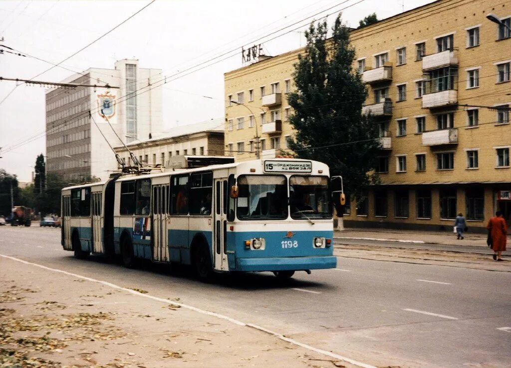 Саратов 2000 год. Троллейбус ЗИУ 683. Саратов Ааре Оландер 1997. ЗИУ 9 Саратов. ЗИУ-683в01.