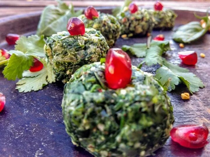 Пхали со шпинатом. Что такое пхали в грузинской кухне. Шпинат по грузински. Шпинат по грузински. Шпинат по грузински.