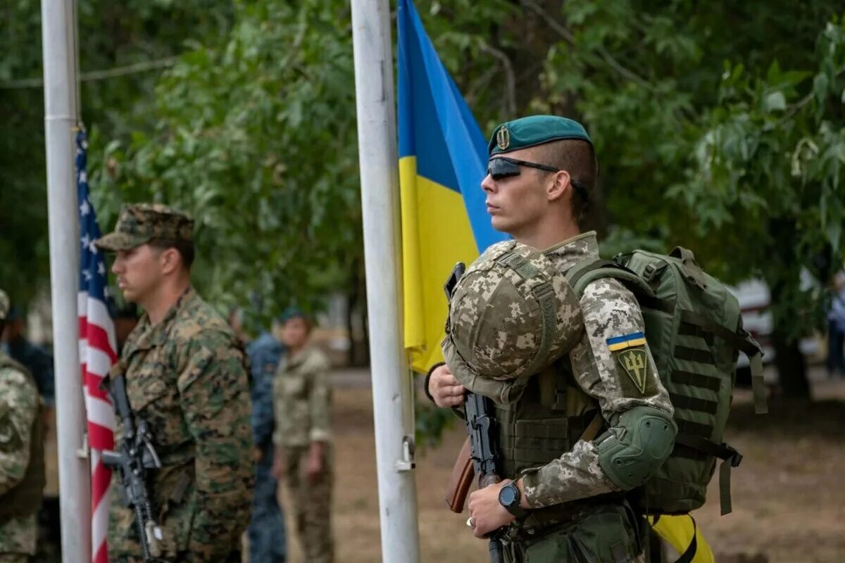 Что будет после помощи украине. Украинские военные. Украинская армия. Американская армия на Украине.