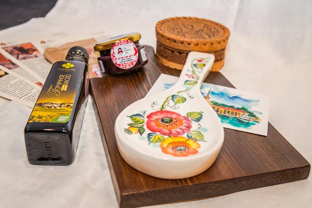 Необычные сувениры. Пряник сувенир. Подарок иностранцу. Подарок иностранцу. Русские сувениры для иностранцев популярные.