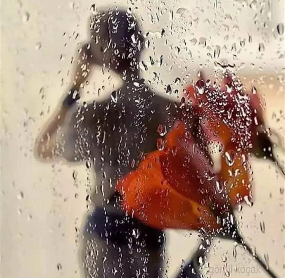 Дождливый день. Осень дождь любовь. Дождь в душе. Девушка за мокрым стеклом. Начинается начинается суматоха и волнение у нас