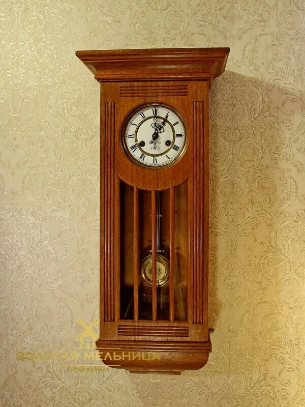 Rhythm cmj464fr06. старинные часы с боем в старинной английской гостиной. Howard miller 613-108. настенные часы columbus 1834. часы с боем механические настенные старинные.