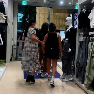 Naying's 15-year-old daughter is too mature, has a strong and sexy bod...