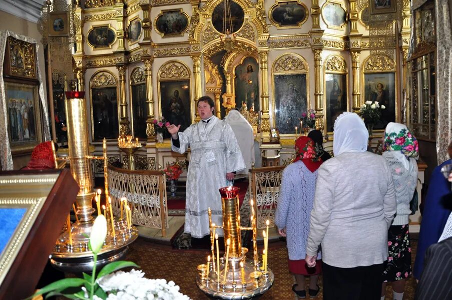 Свято михайловский собор ижевск внутри. Всенощное бдение на пасху картинки. Богослужения в михайловском соборе. Богослужения в михайловском соборе. Михаило-архангельский кафедральный собор ижевск.